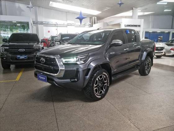 TOYOTA HILUX 2.8 D-4D TURBO DIESEL CD SRX PLUS 4X4 AUTOMÁTICO